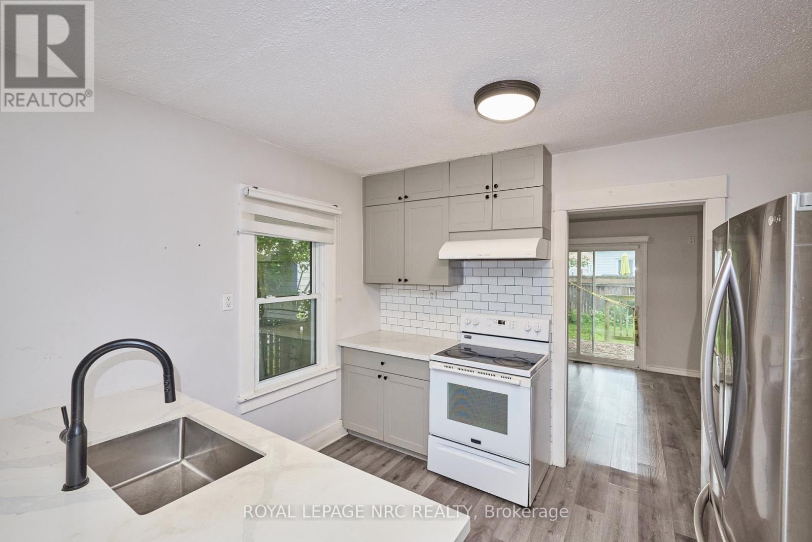 












108 CARLTON STREET

,
St. Catharines (Haig),




Ontario
L2R1R3

