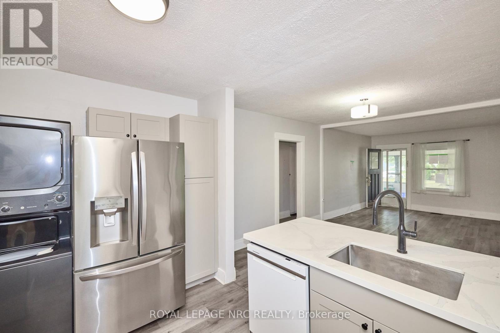 












108 CARLTON STREET

,
St. Catharines (Haig),




Ontario
L2R1R3

