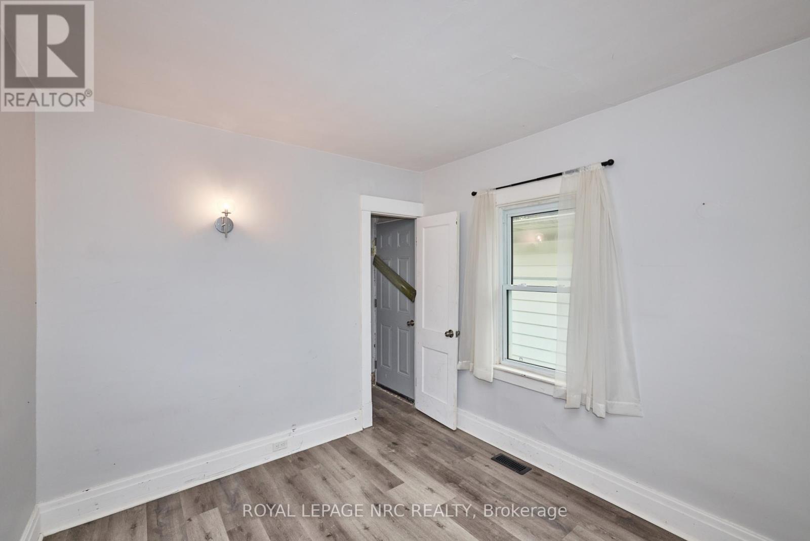 












108 CARLTON STREET

,
St. Catharines (Haig),




Ontario
L2R1R3

