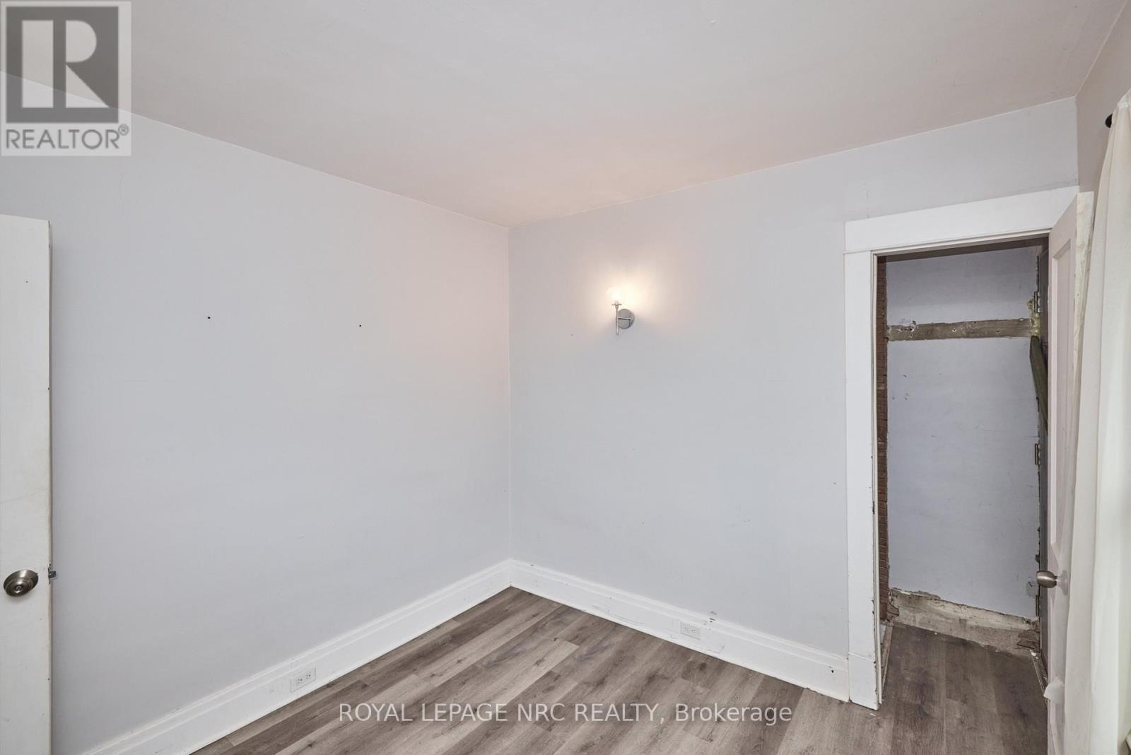 












108 CARLTON STREET

,
St. Catharines (Haig),




Ontario
L2R1R3


