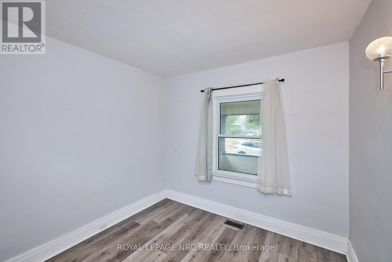 












108 CARLTON STREET

,
St. Catharines (Haig),




Ontario
L2R1R3

