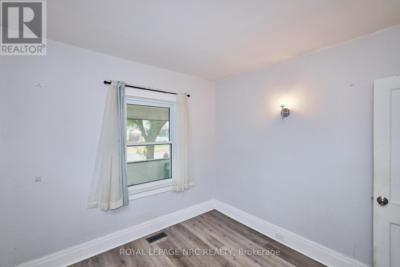 












108 CARLTON STREET

,
St. Catharines (Haig),




Ontario
L2R1R3

