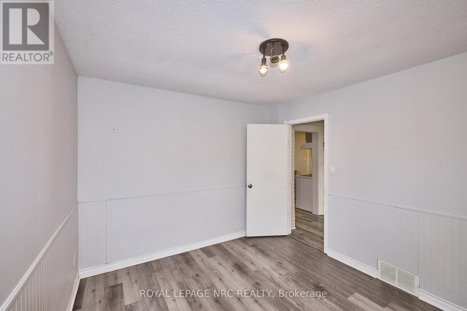 












108 CARLTON STREET

,
St. Catharines (Haig),




Ontario
L2R1R3

