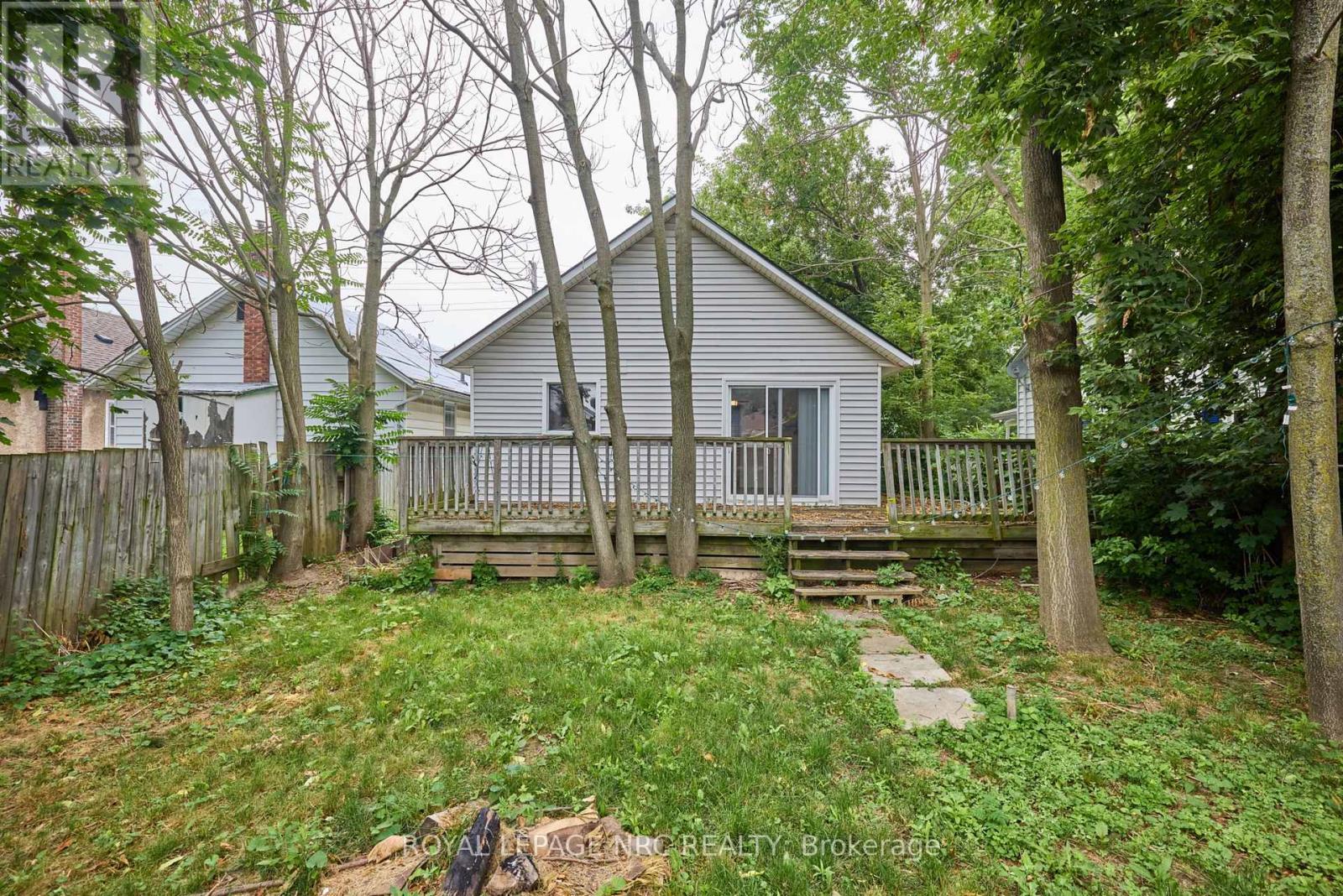 












108 CARLTON STREET

,
St. Catharines (Haig),




Ontario
L2R1R3

