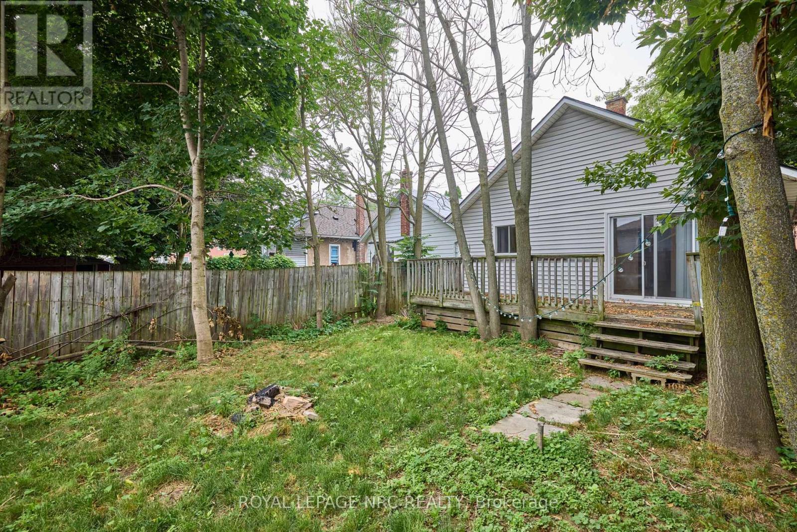 












108 CARLTON STREET

,
St. Catharines (Haig),




Ontario
L2R1R3

