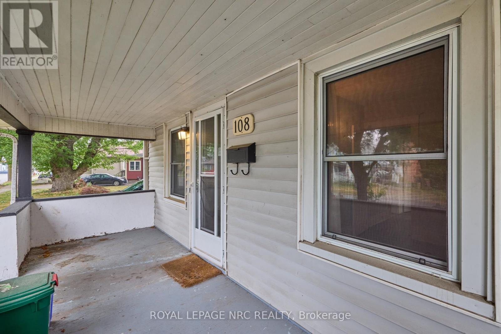












108 CARLTON STREET

,
St. Catharines (Haig),




Ontario
L2R1R3

