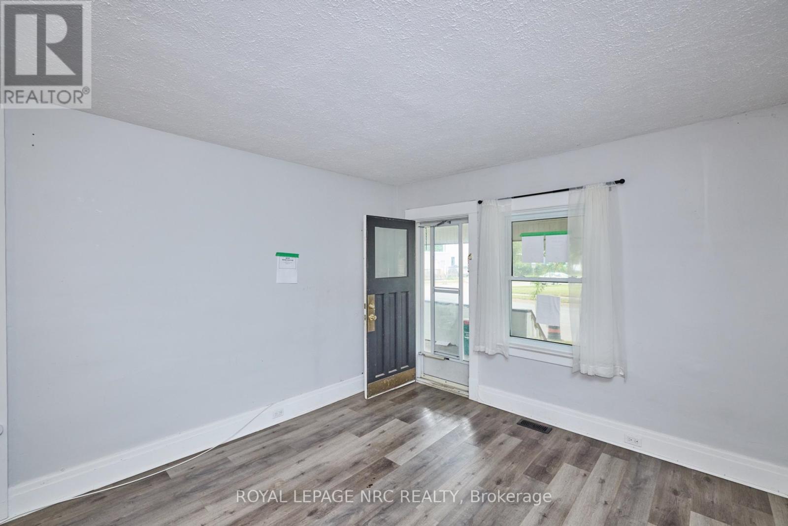 












108 CARLTON STREET

,
St. Catharines (Haig),




Ontario
L2R1R3

