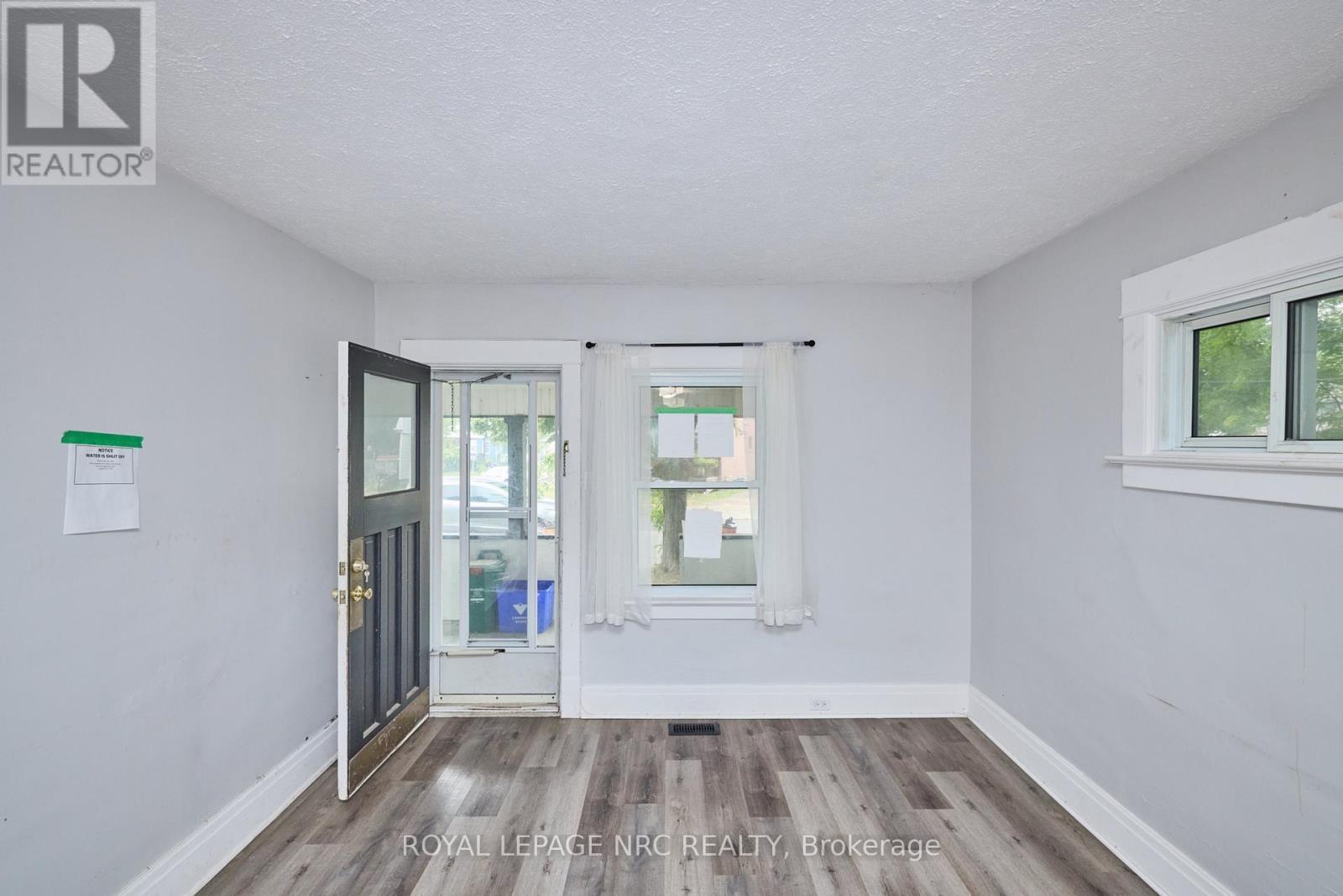 












108 CARLTON STREET

,
St. Catharines (Haig),




Ontario
L2R1R3

