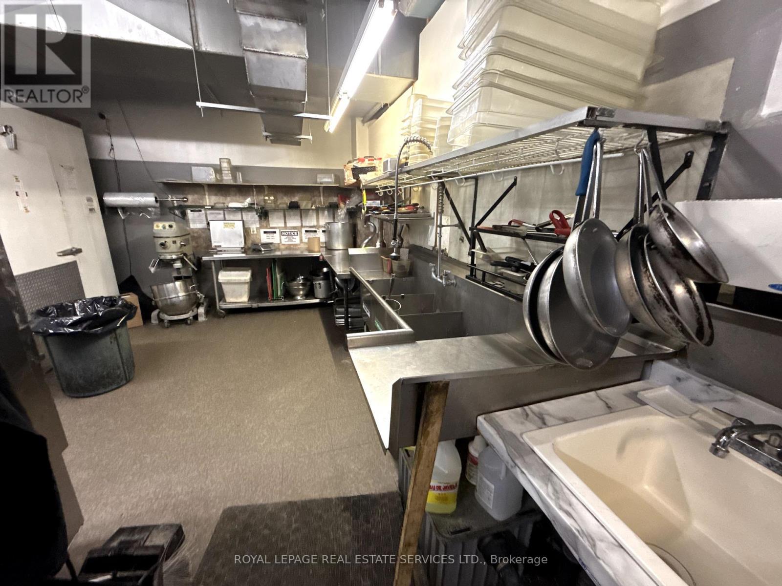 












17 COMMERCIAL STREET

,
Milton,




Ontario
L9T2H6

