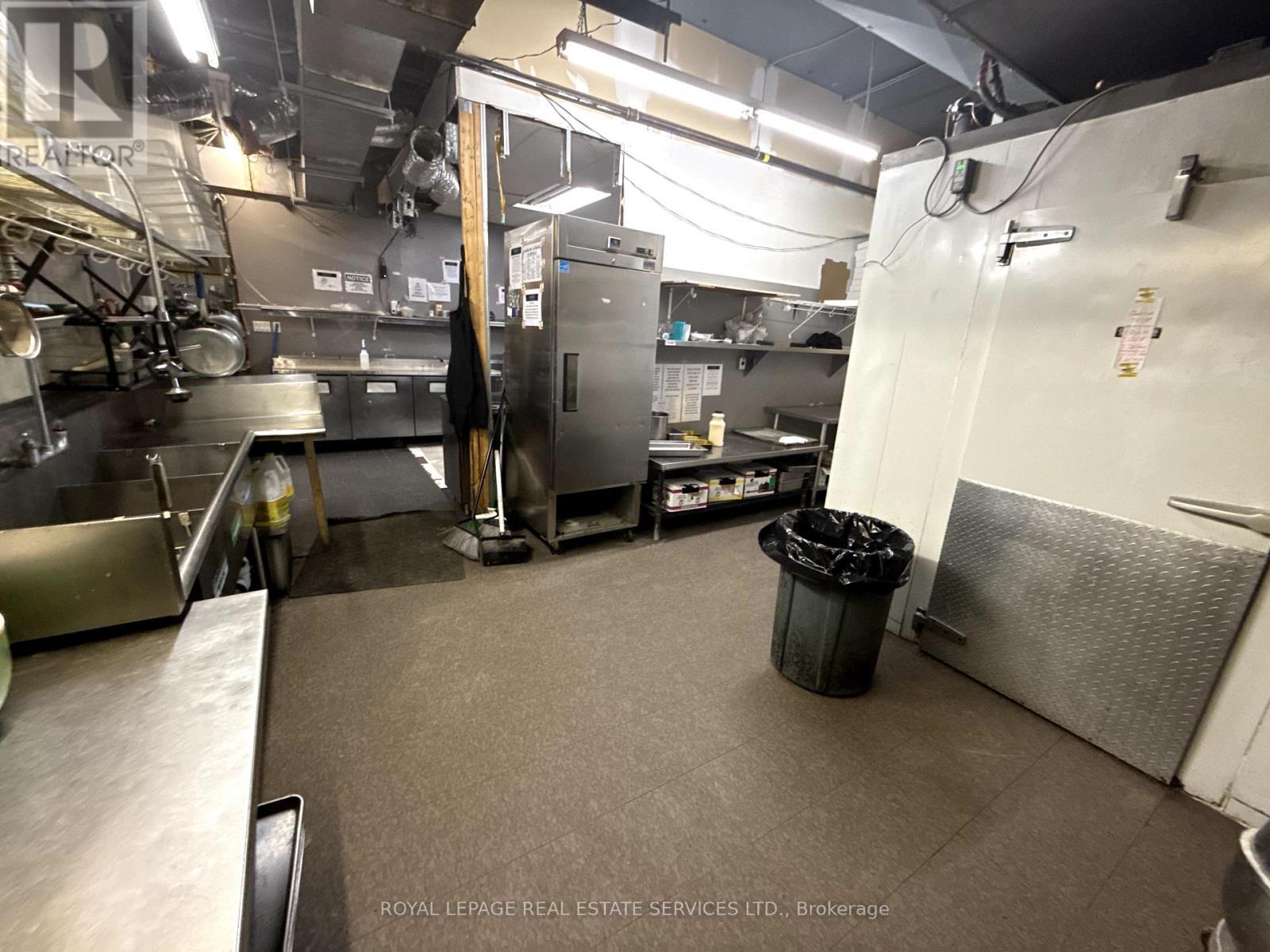 












17 COMMERCIAL STREET

,
Milton,




Ontario
L9T2H6

