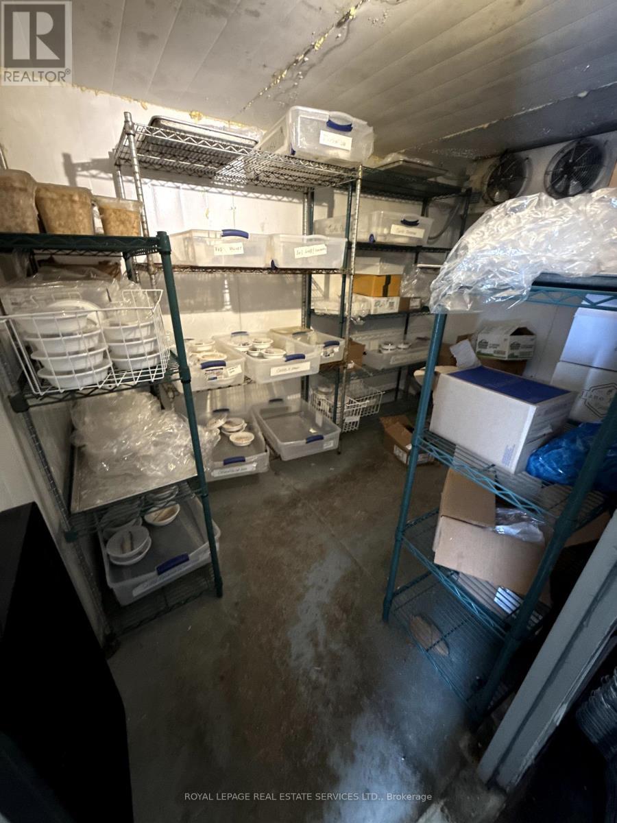 












17 COMMERCIAL STREET

,
Milton,




Ontario
L9T2H6


