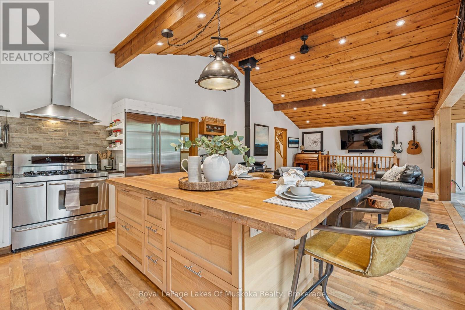 












1315 WOLF CIRCLE

,
Algonquin Highlands (Sherborne),




Ontario
P0A1E0

