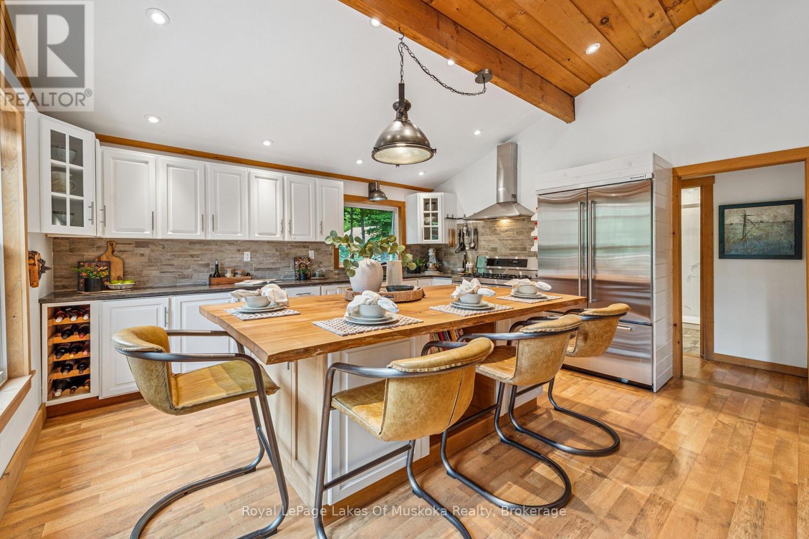 












1315 WOLF CIRCLE

,
Algonquin Highlands (Sherborne),




Ontario
P0A1E0

