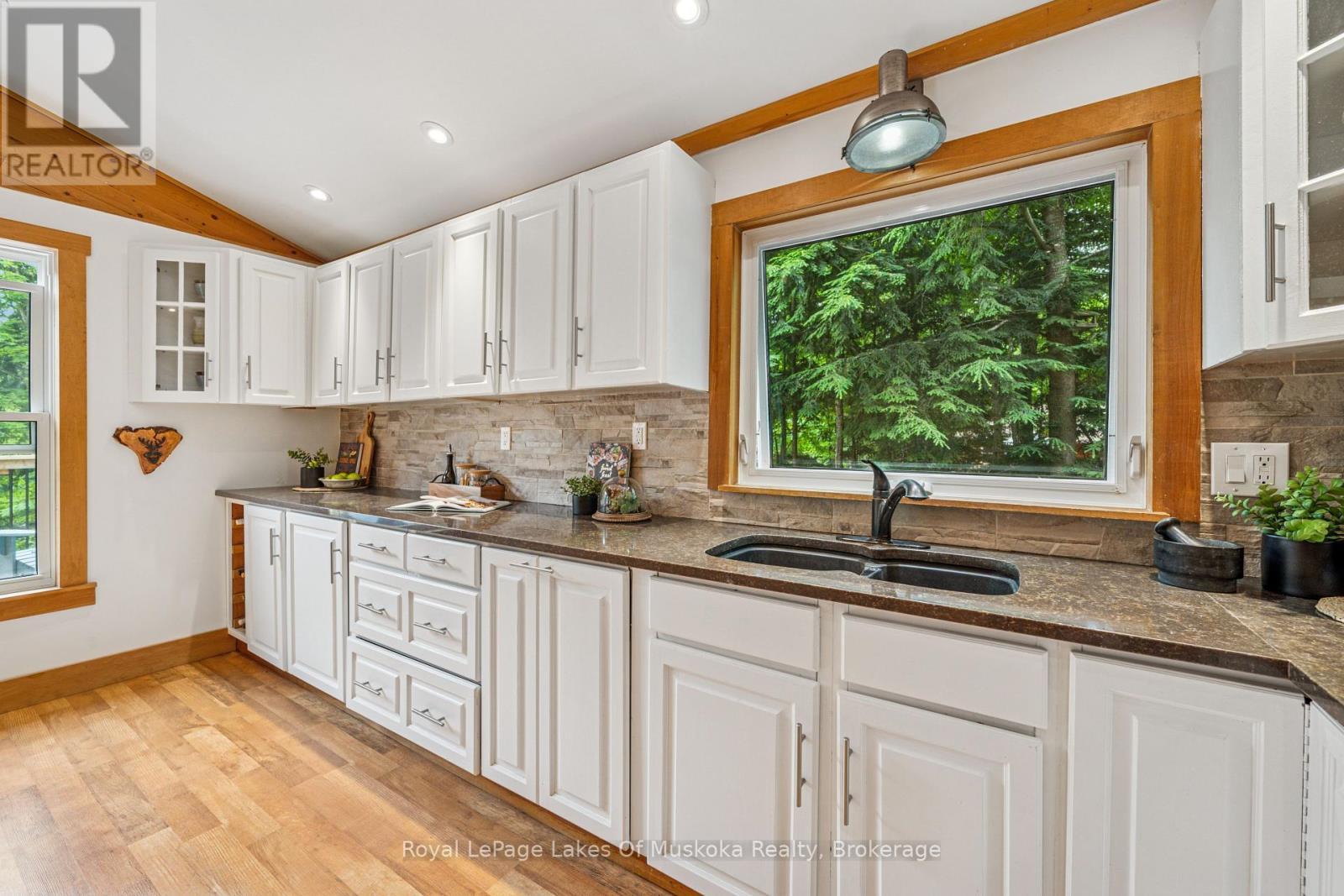 












1315 WOLF CIRCLE

,
Algonquin Highlands (Sherborne),




Ontario
P0A1E0

