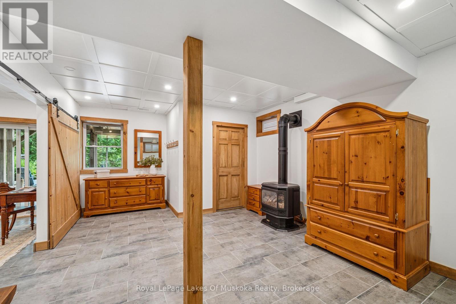 












1315 WOLF CIRCLE

,
Algonquin Highlands (Sherborne),




Ontario
P0A1E0


