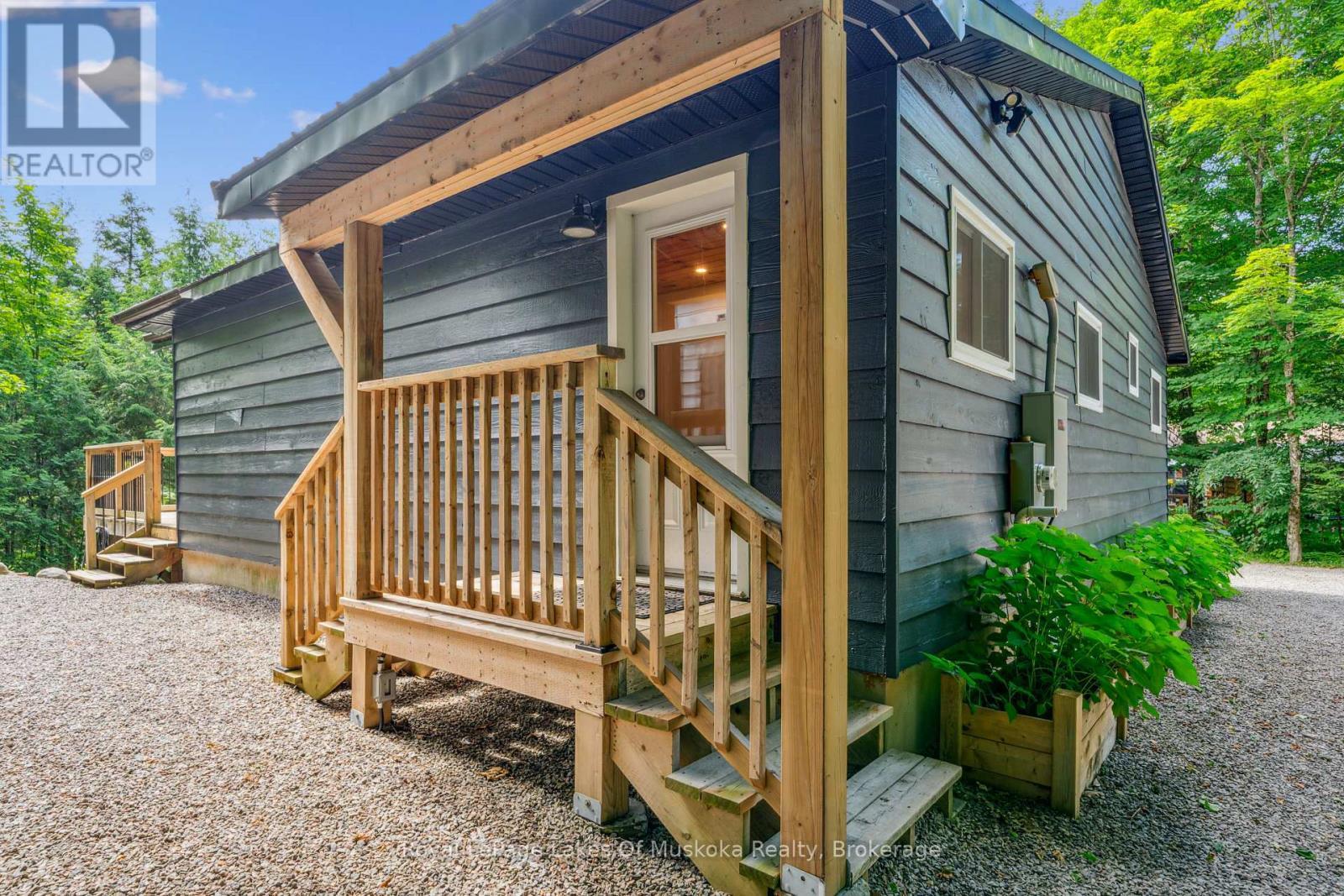 












1315 WOLF CIRCLE

,
Algonquin Highlands (Sherborne),




Ontario
P0A1E0

