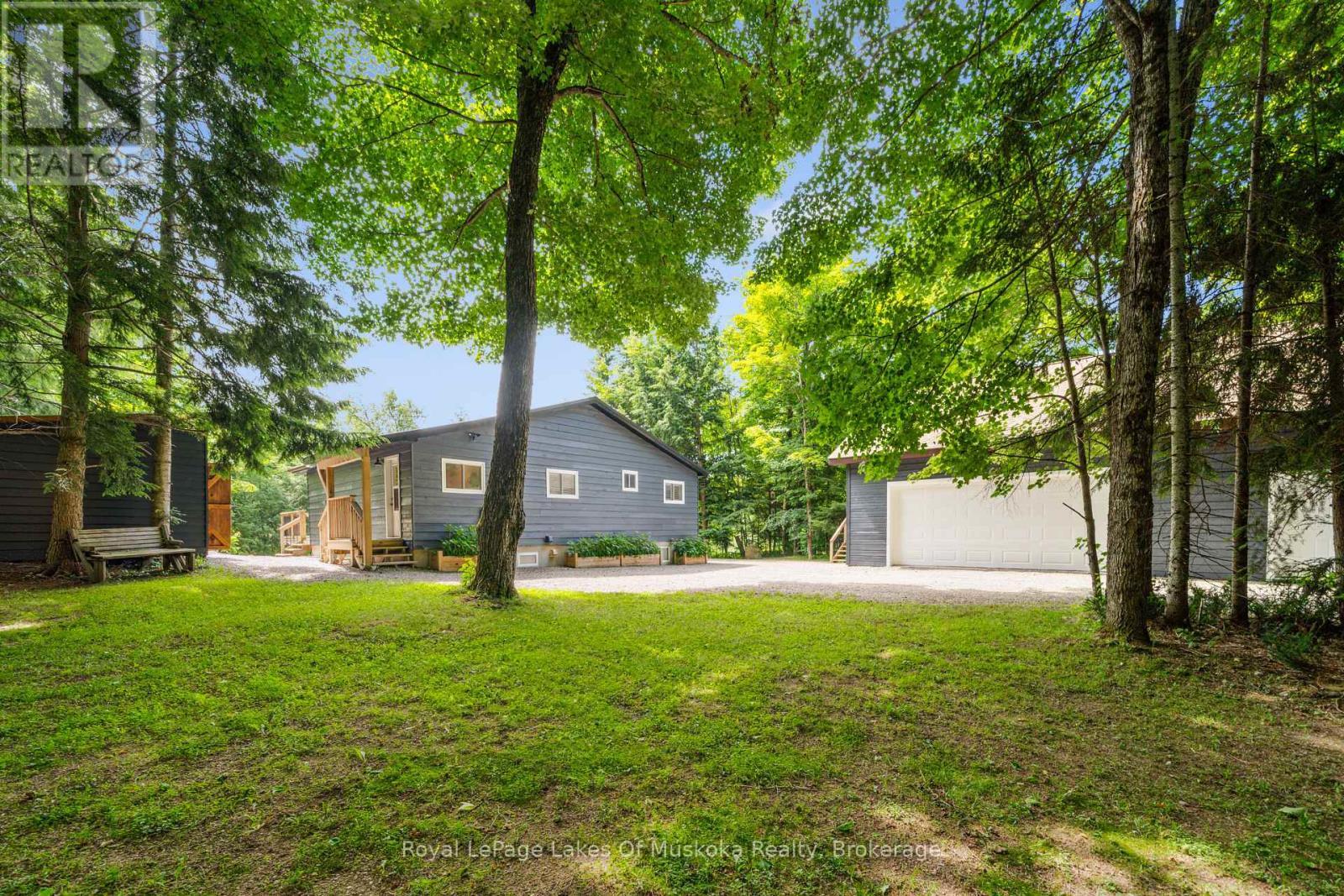 












1315 WOLF CIRCLE

,
Algonquin Highlands (Sherborne),




Ontario
P0A1E0

