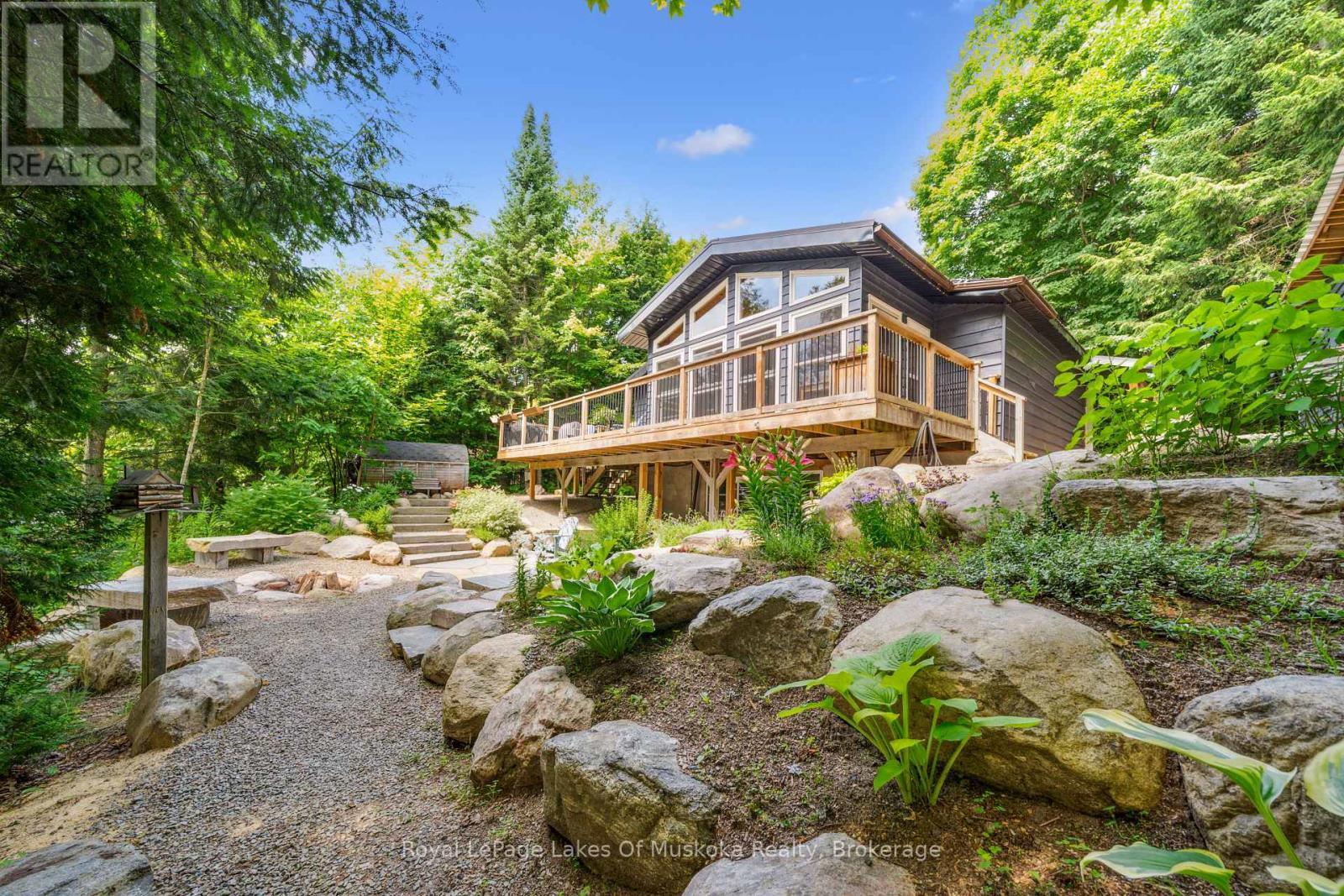 












1315 WOLF CIRCLE

,
Algonquin Highlands (Sherborne),




Ontario
P0A1E0

