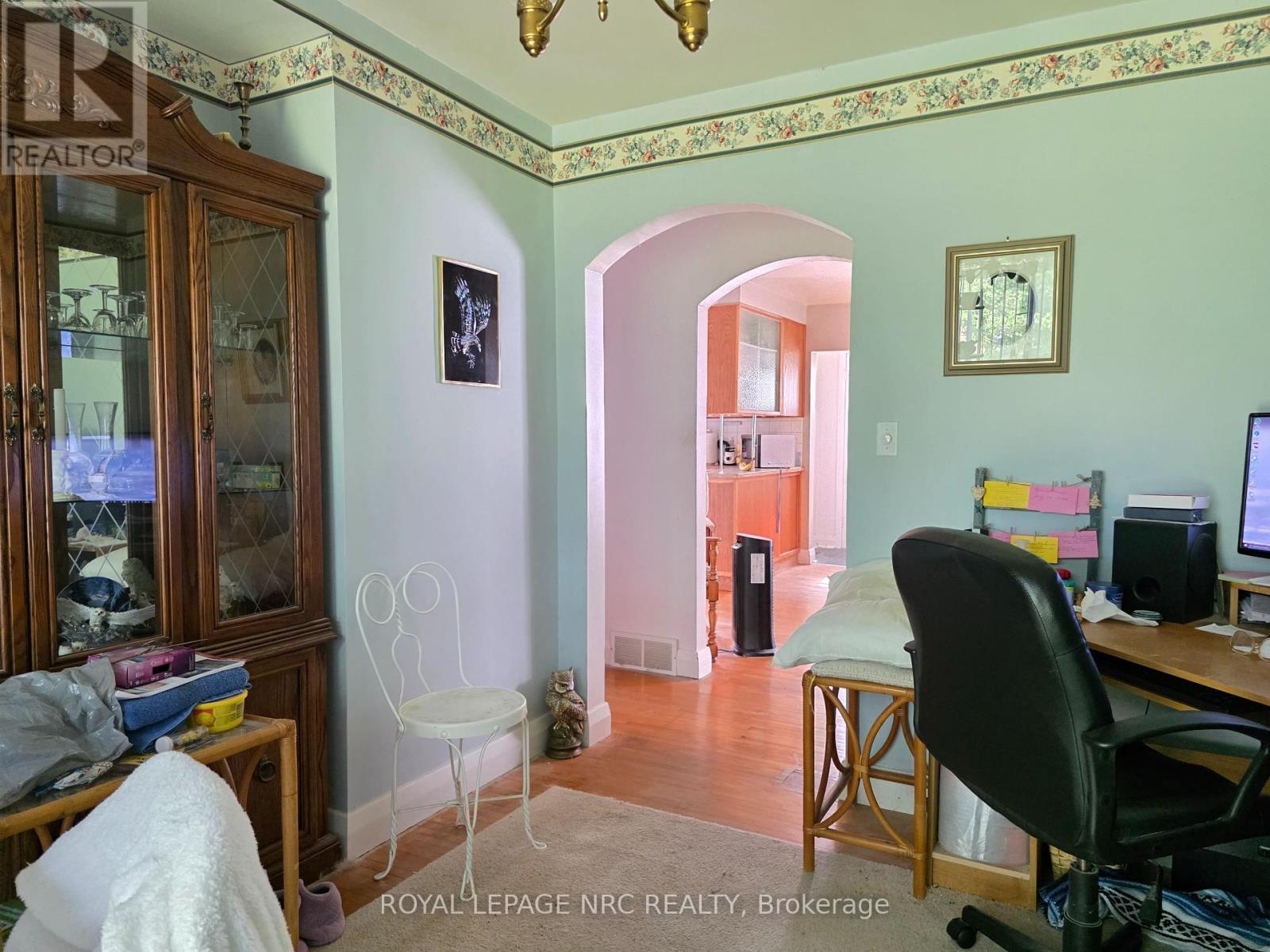 












288 FIRST AVENUE

,
Welland (N. Welland),




Ontario
L3C1Y8

