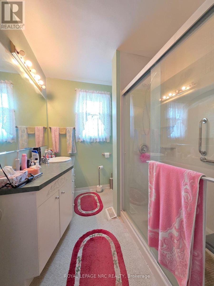 












288 FIRST AVENUE

,
Welland (N. Welland),




Ontario
L3C1Y8

