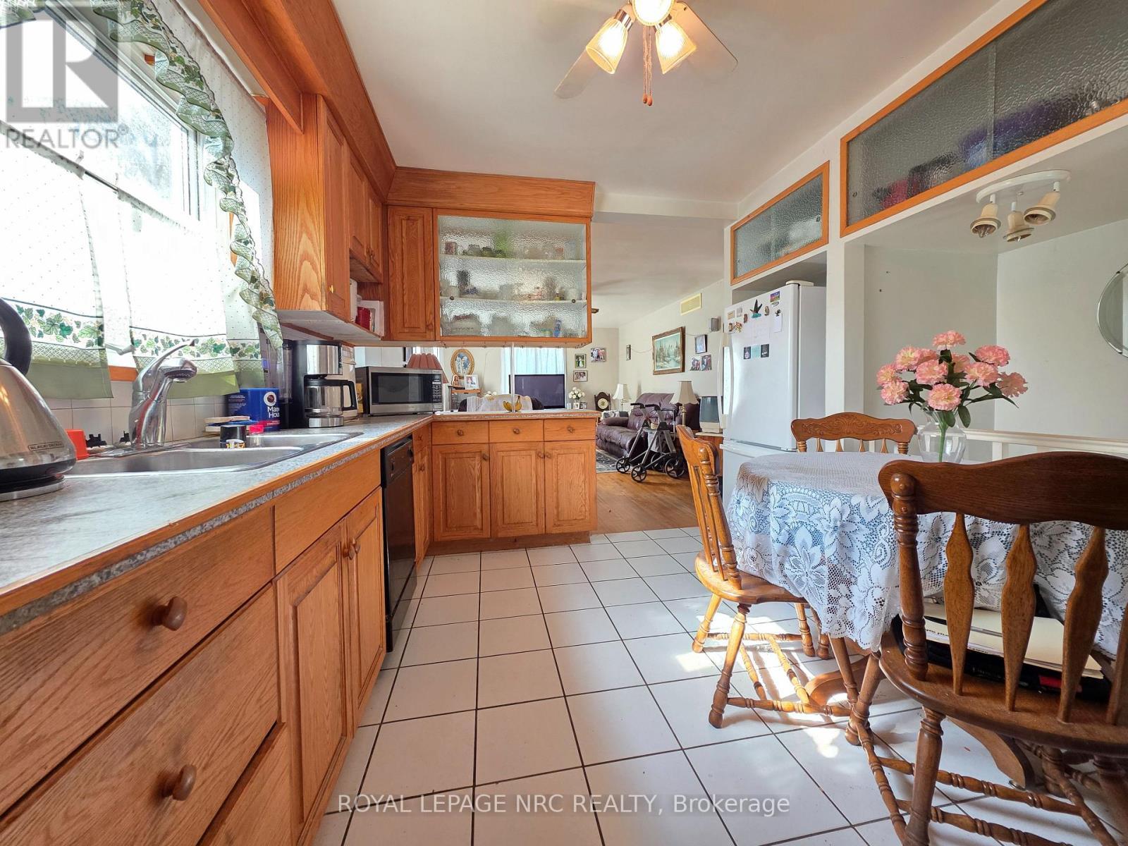 












288 FIRST AVENUE

,
Welland (N. Welland),




Ontario
L3C1Y8

