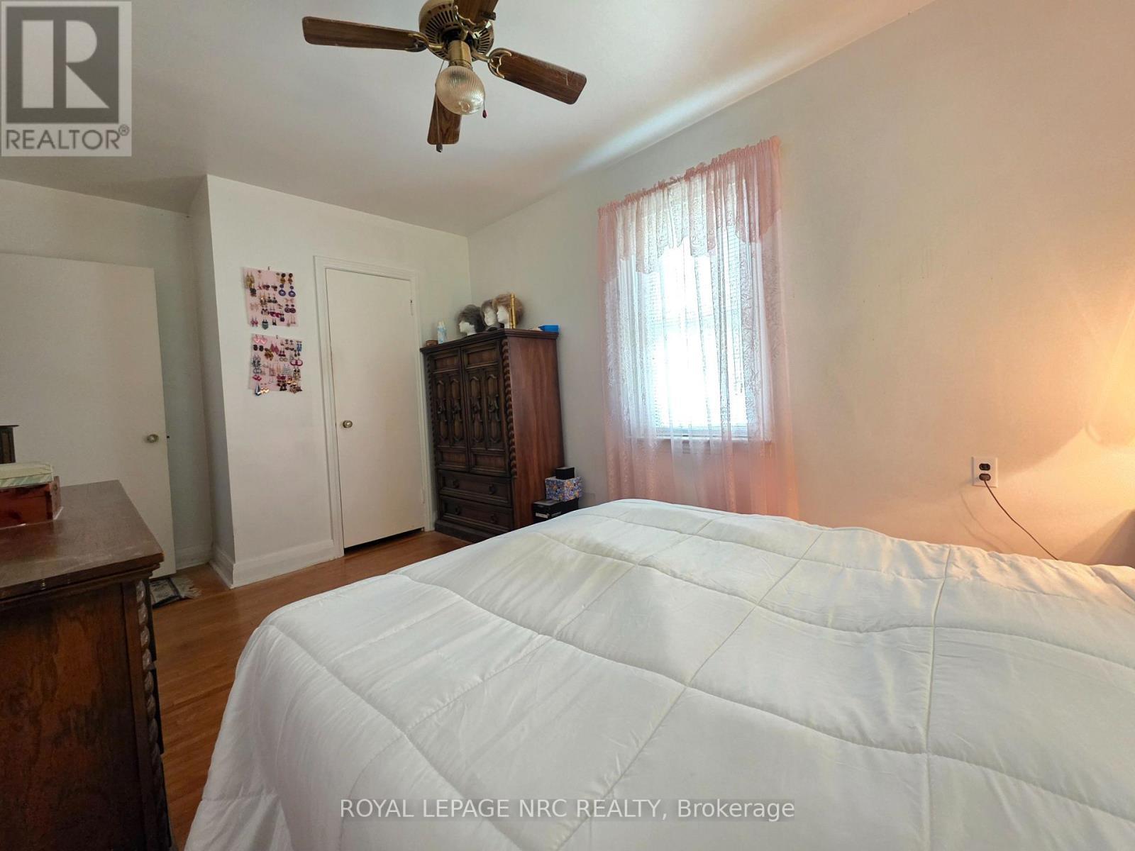 












288 FIRST AVENUE

,
Welland (N. Welland),




Ontario
L3C1Y8

