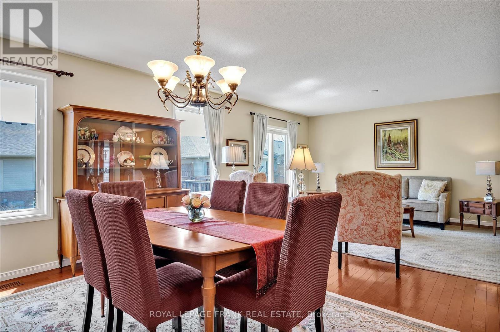 












12 - 877 WENTWORTH STREET

,
Peterborough West (Central),




Ontario
K9J8R7


