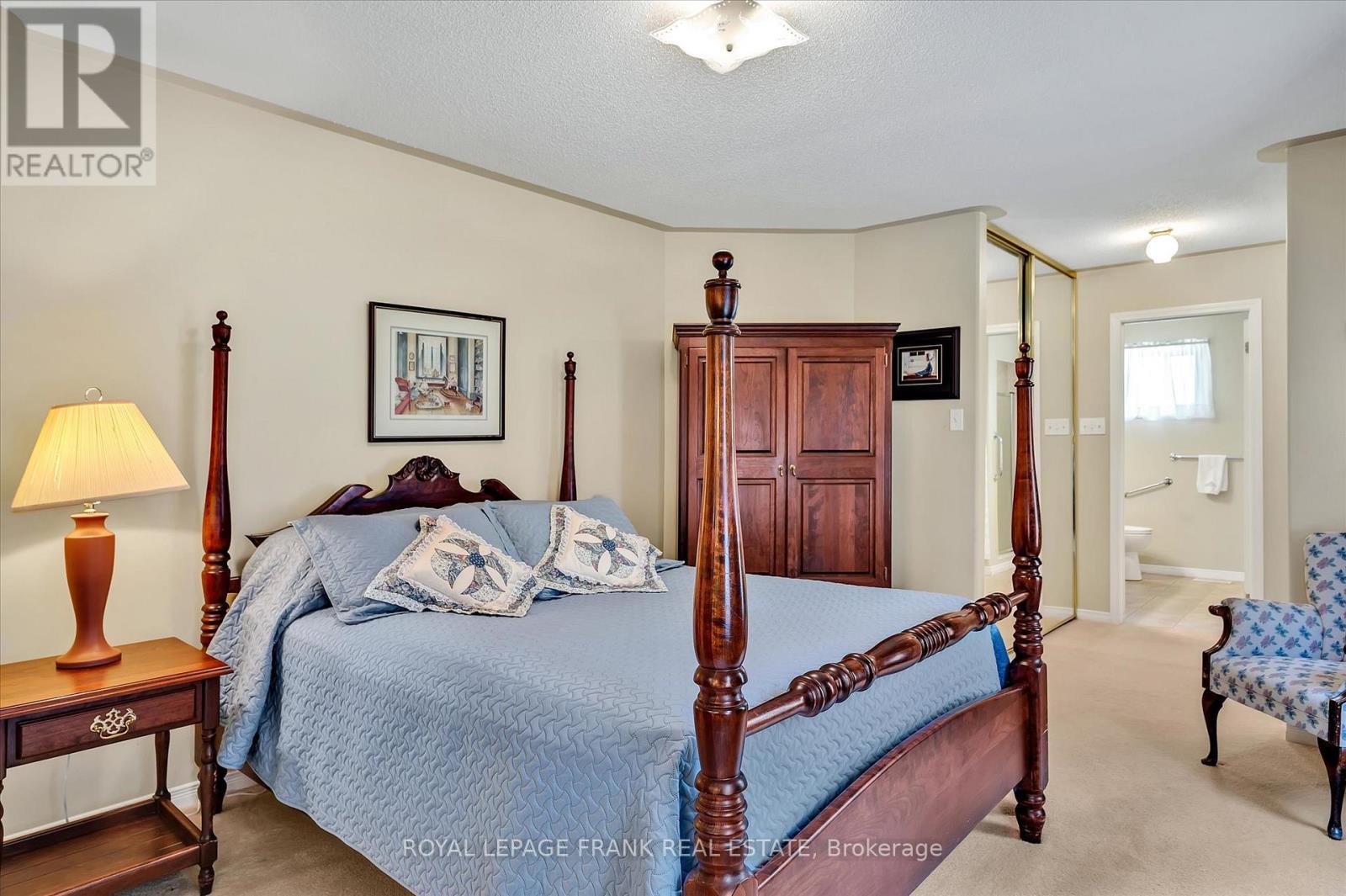 












12 - 877 WENTWORTH STREET

,
Peterborough West (Central),




Ontario
K9J8R7

