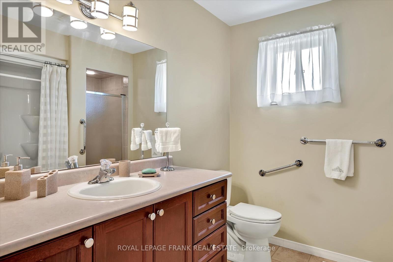 












12 - 877 WENTWORTH STREET

,
Peterborough West (Central),




Ontario
K9J8R7

