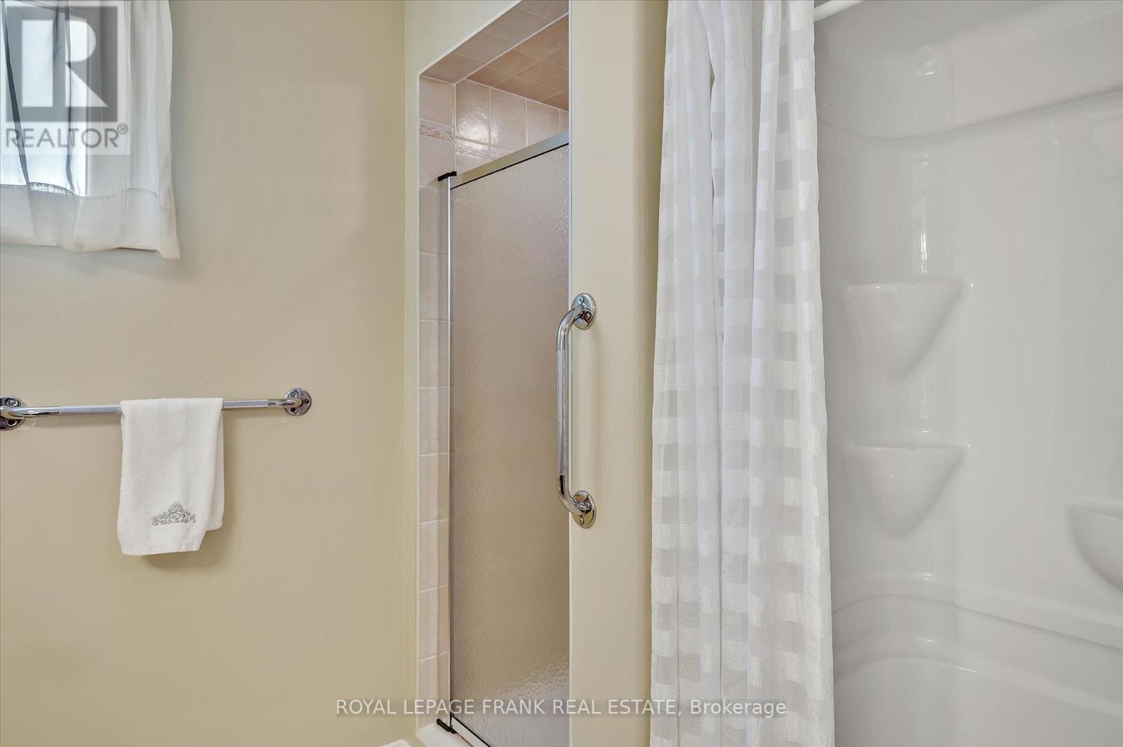 












12 - 877 WENTWORTH STREET

,
Peterborough West (Central),




Ontario
K9J8R7


