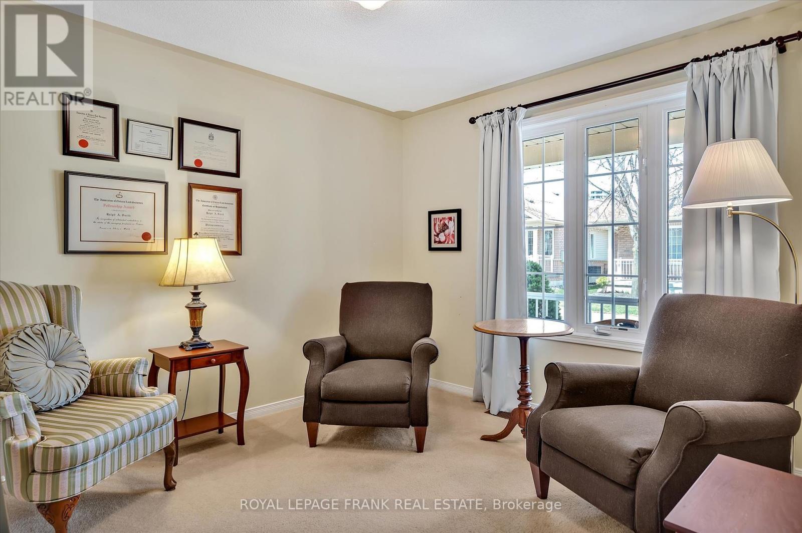 












12 - 877 WENTWORTH STREET

,
Peterborough West (Central),




Ontario
K9J8R7

