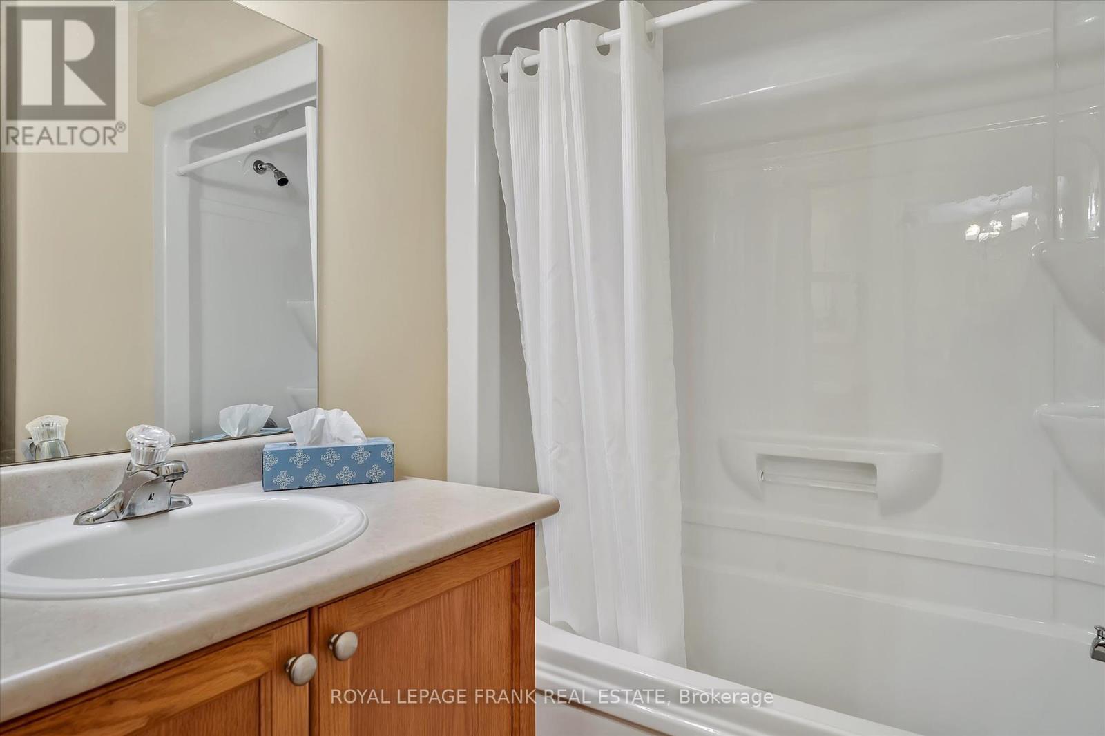 












12 - 877 WENTWORTH STREET

,
Peterborough West (Central),




Ontario
K9J8R7

