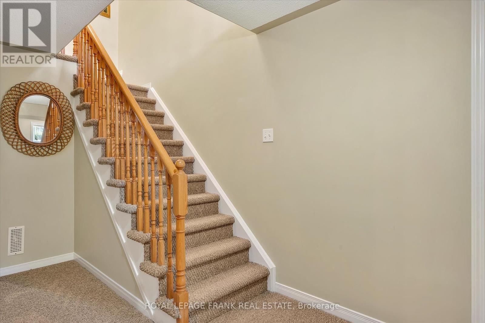 












12 - 877 WENTWORTH STREET

,
Peterborough West (Central),




Ontario
K9J8R7

