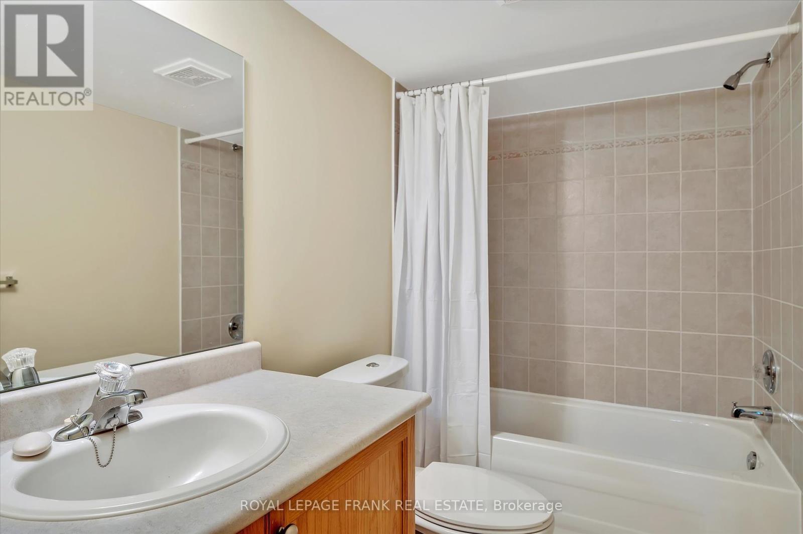 












12 - 877 WENTWORTH STREET

,
Peterborough West (Central),




Ontario
K9J8R7

