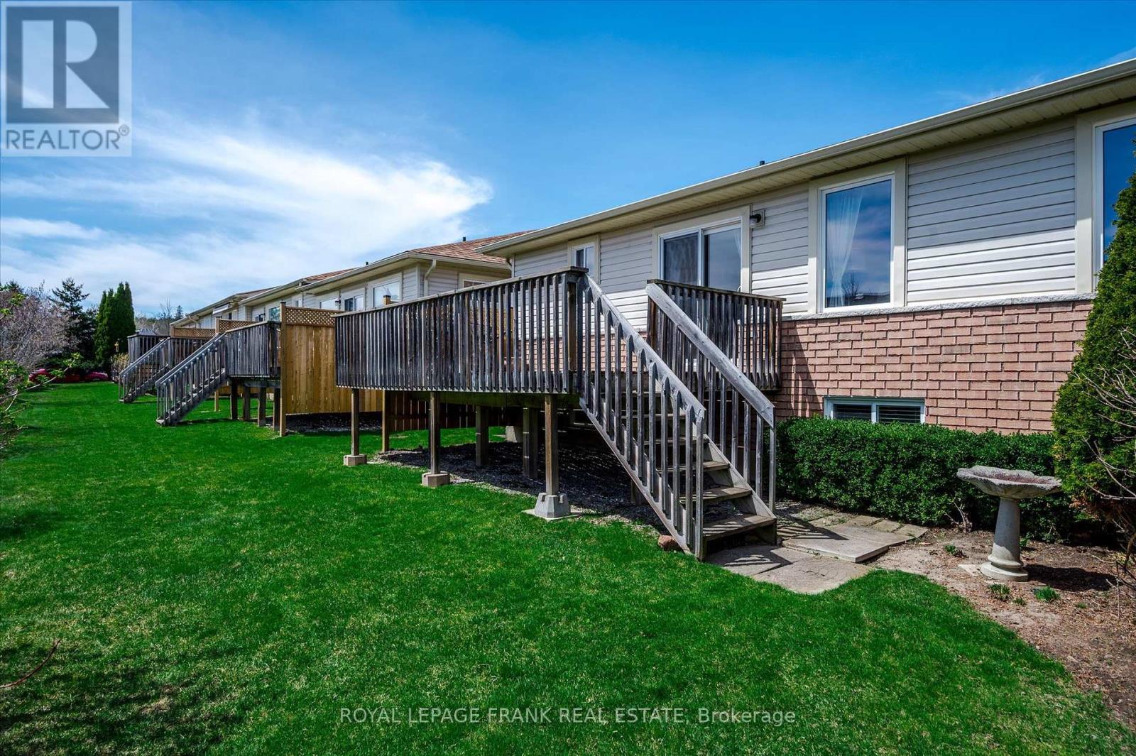 












12 - 877 WENTWORTH STREET

,
Peterborough West (Central),




Ontario
K9J8R7

