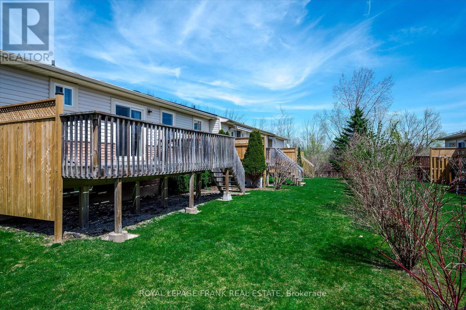 












12 - 877 WENTWORTH STREET

,
Peterborough West (Central),




Ontario
K9J8R7

