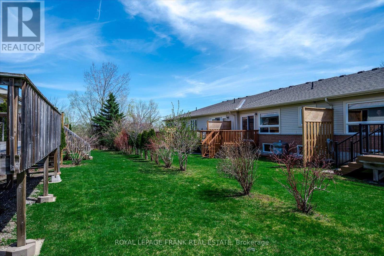












12 - 877 WENTWORTH STREET

,
Peterborough West (Central),




Ontario
K9J8R7


