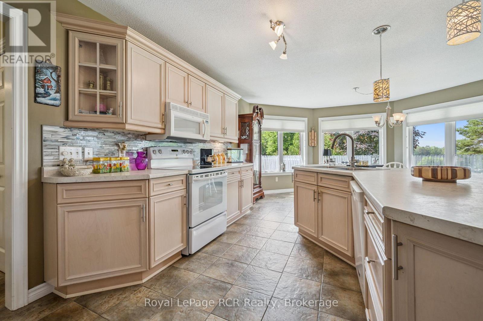 












2 MURRAY WAY

,
Minto,




Ontario
N0G2L0


