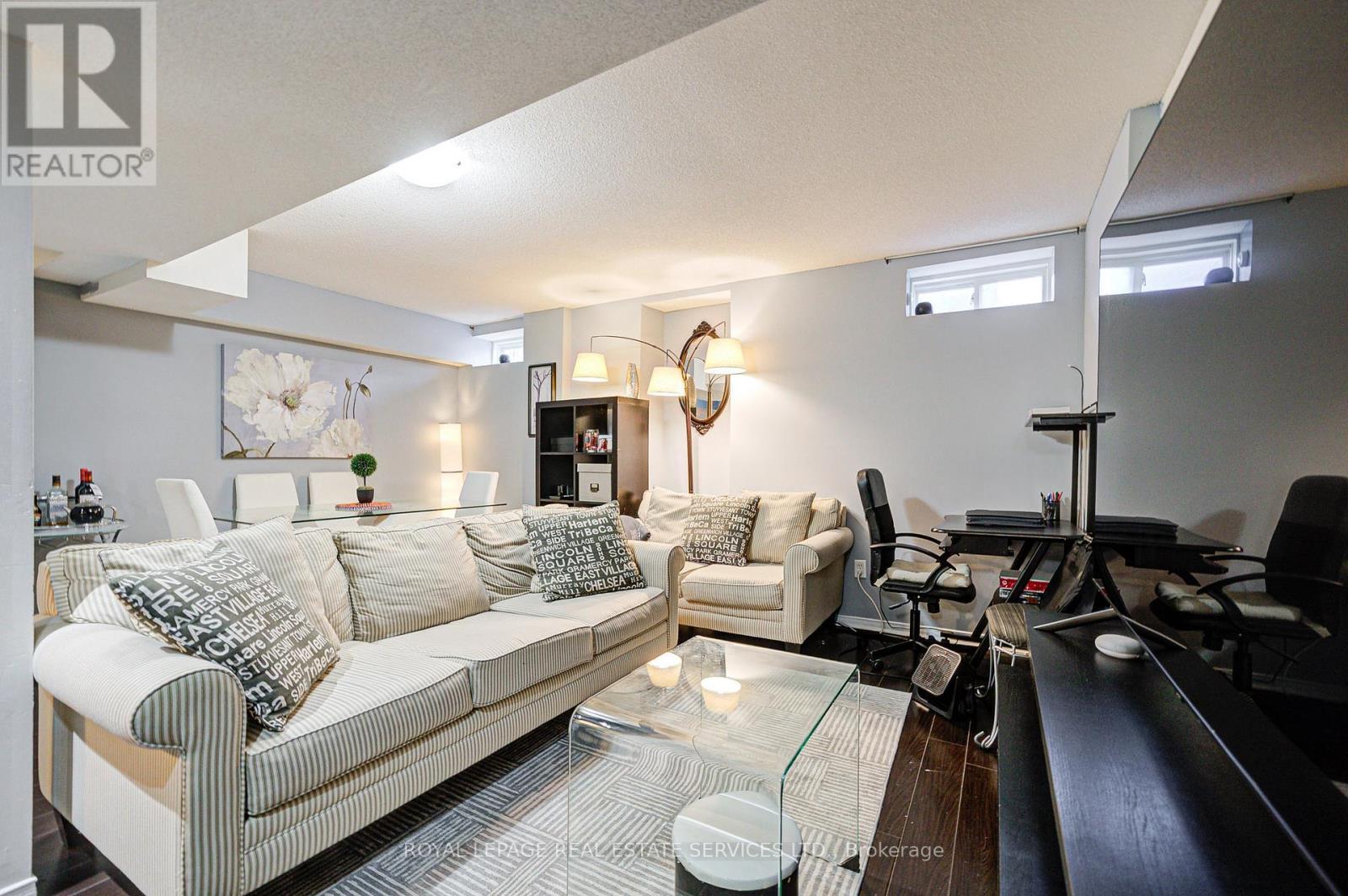 












21 DUXFORD STREET

,
Brampton,




Ontario
L6X0S6

