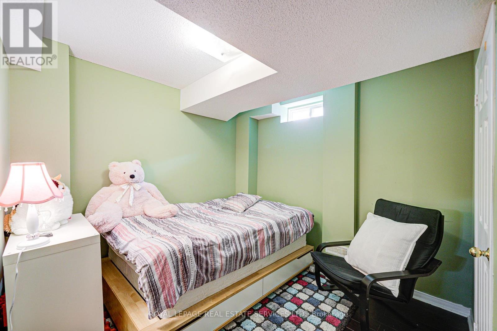 












21 DUXFORD STREET

,
Brampton,




Ontario
L6X0S6

