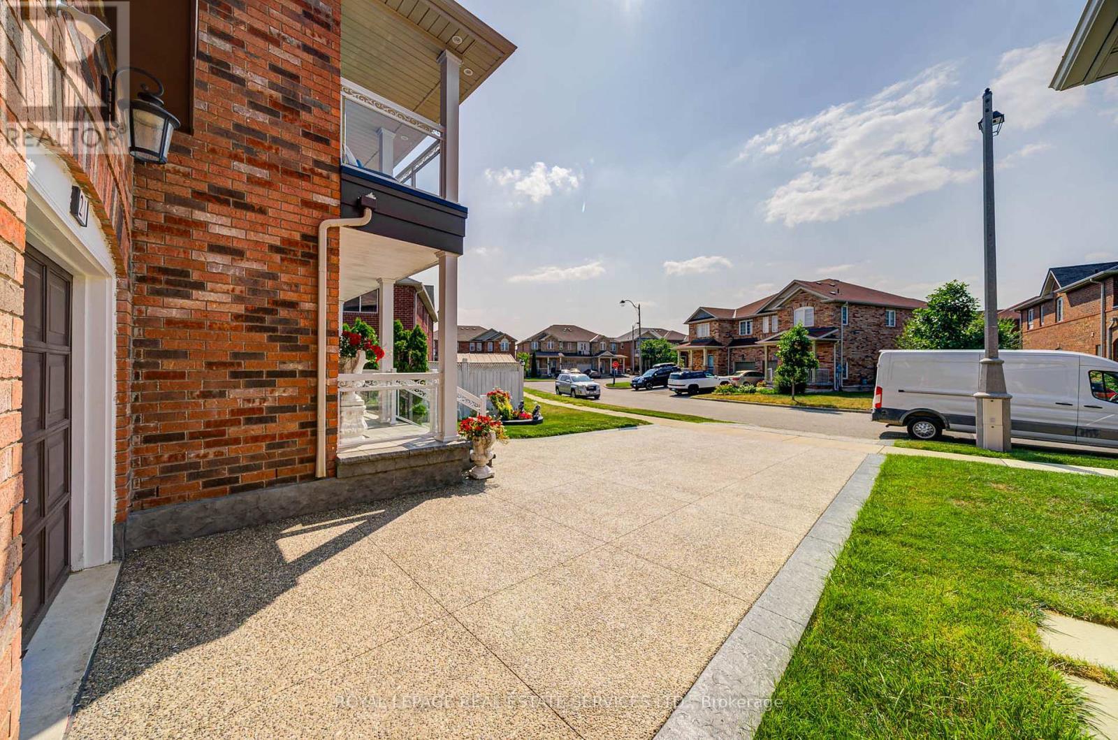 












21 DUXFORD STREET

,
Brampton,




Ontario
L6X0S6

