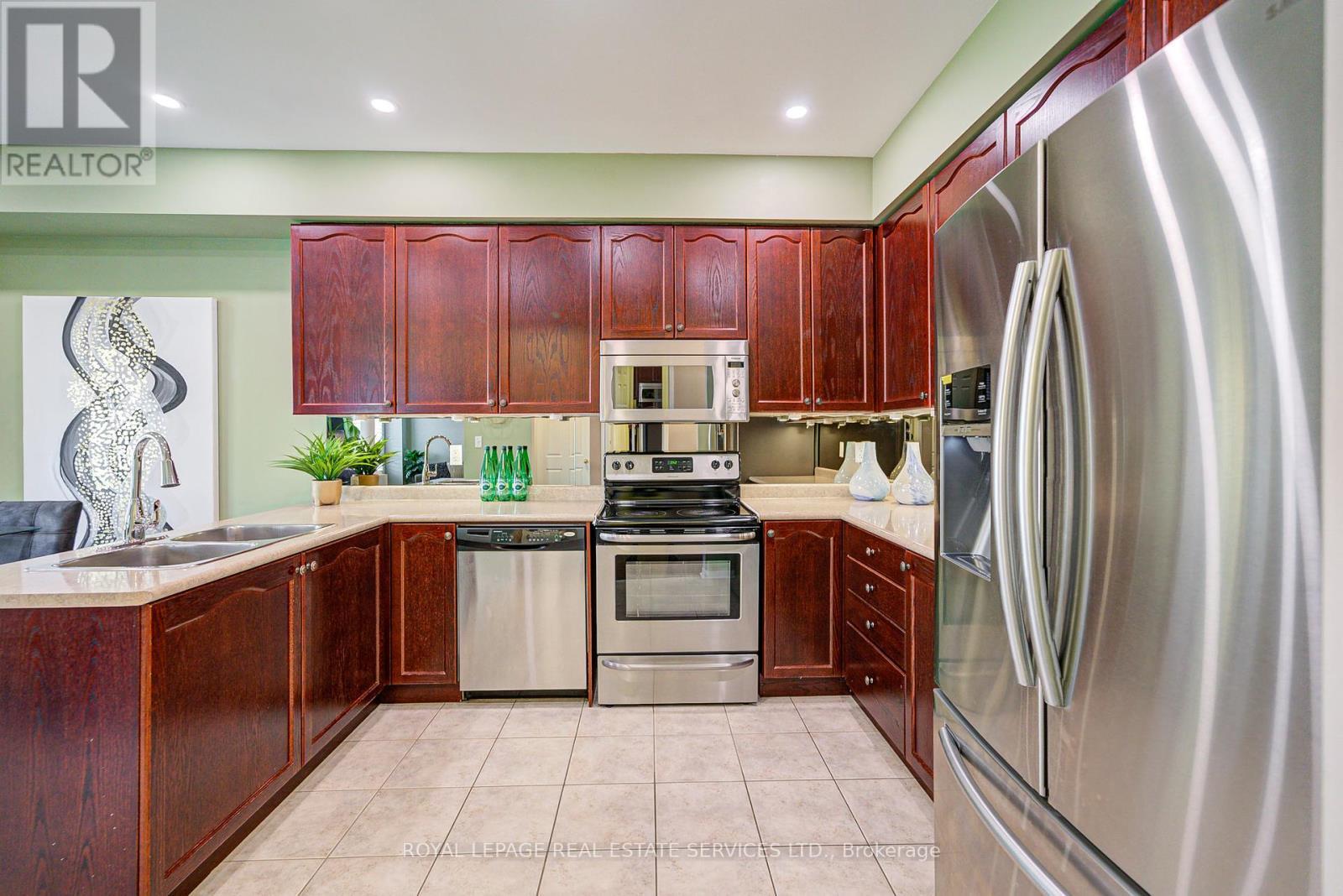 












21 DUXFORD STREET

,
Brampton,




Ontario
L6X0S6

