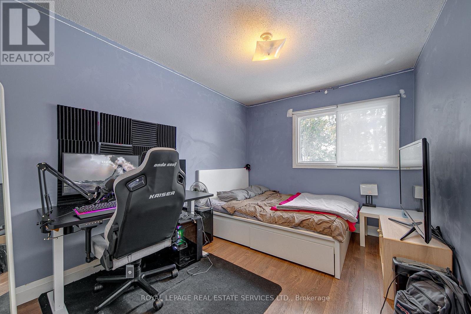 












24 DEER RUN CRESCENT

,
Bradford West Gwillimbury,




Ontario
L3Z1N2

