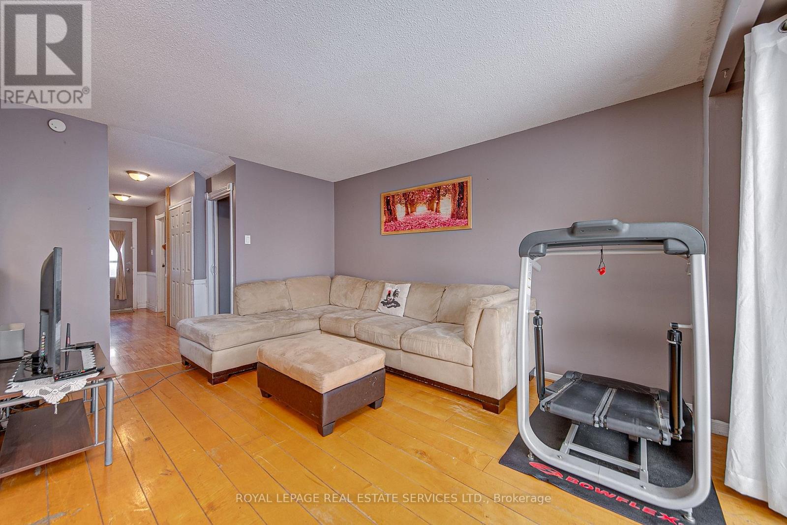 












24 DEER RUN CRESCENT

,
Bradford West Gwillimbury,




Ontario
L3Z1N2

