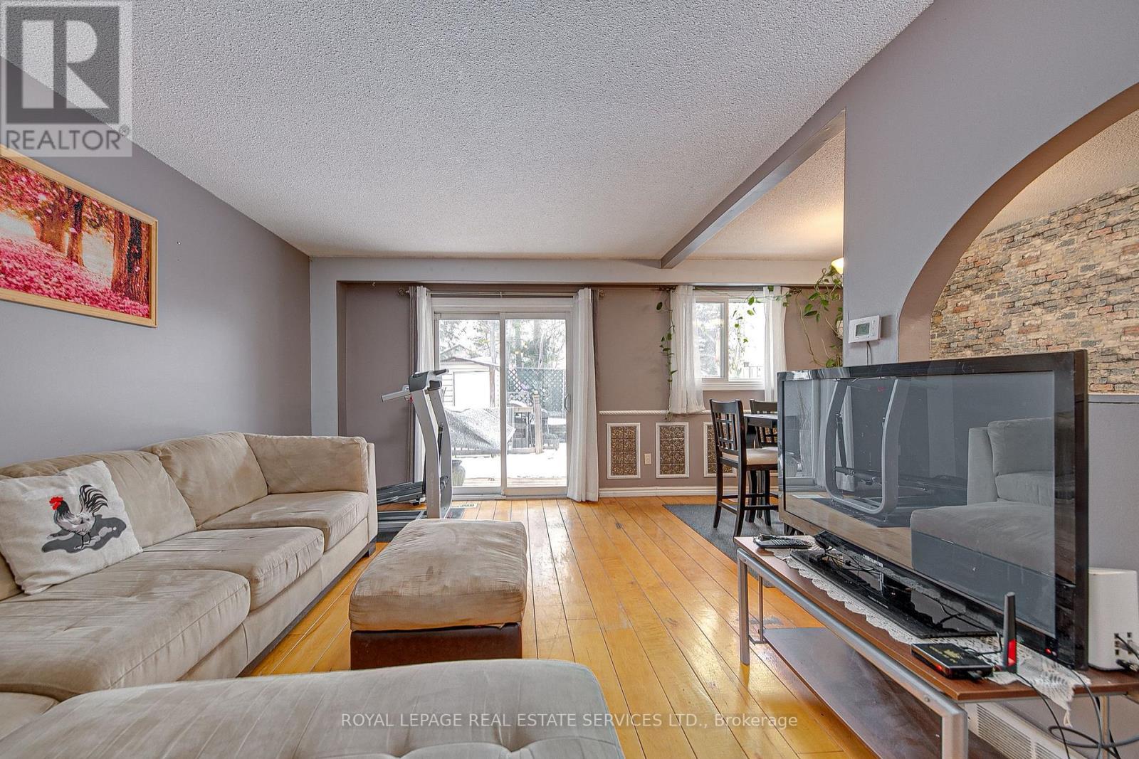 












24 DEER RUN CRESCENT

,
Bradford West Gwillimbury,




Ontario
L3Z1N2

