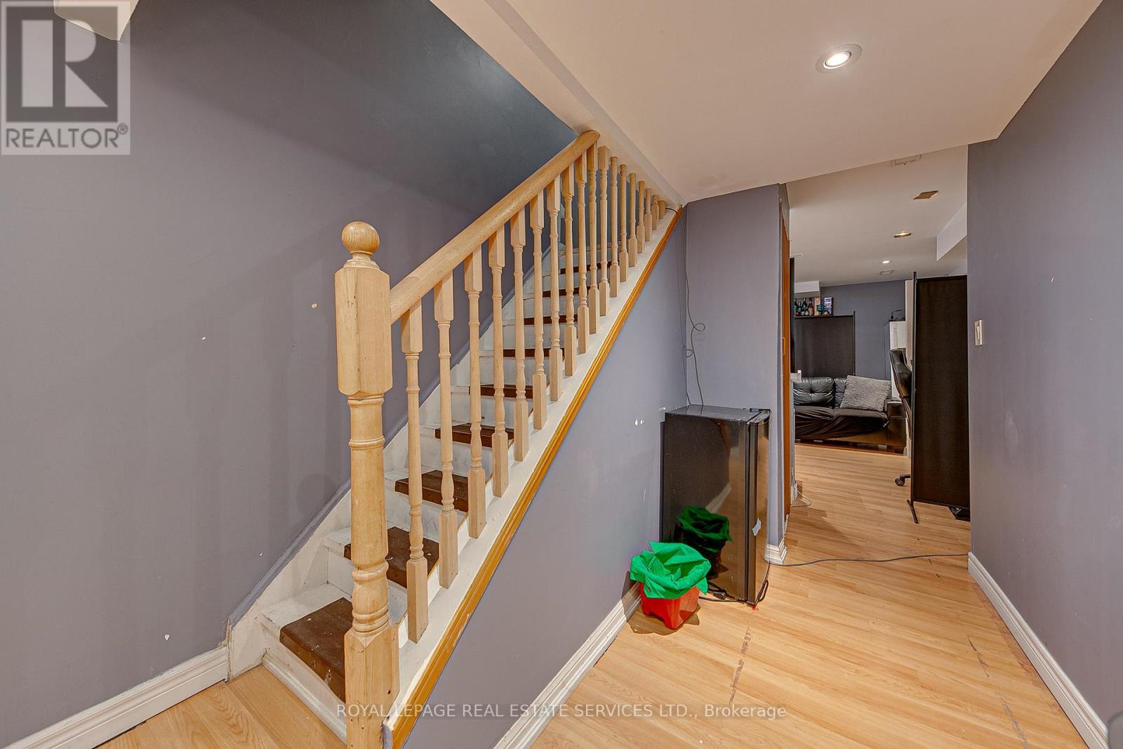 












24 DEER RUN CRESCENT

,
Bradford West Gwillimbury,




Ontario
L3Z1N2

