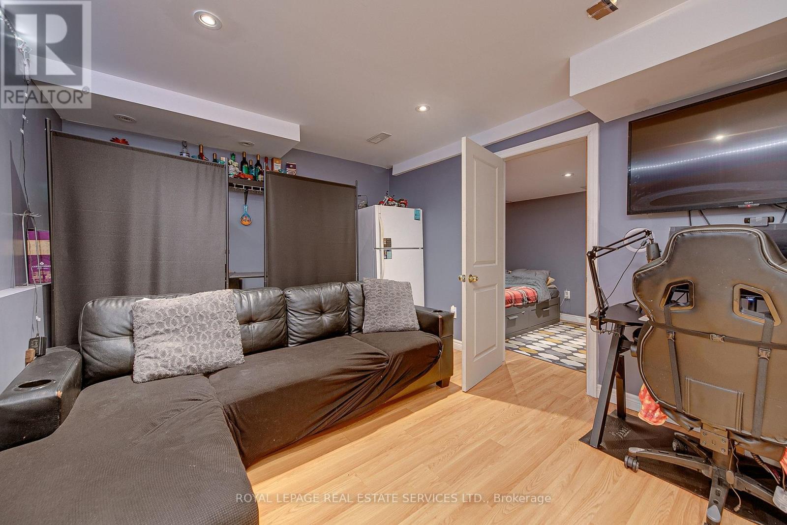 












24 DEER RUN CRESCENT

,
Bradford West Gwillimbury,




Ontario
L3Z1N2

