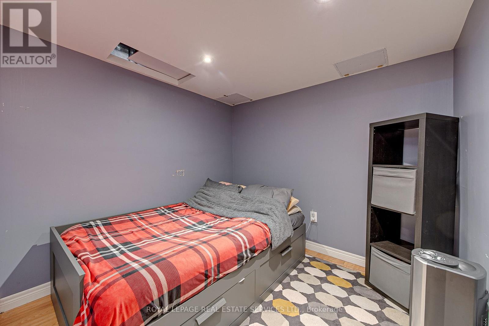 












24 DEER RUN CRESCENT

,
Bradford West Gwillimbury,




Ontario
L3Z1N2

