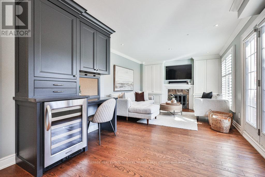 












2764 ROSEWOOD LANE

,
Oakville,




Ontario
L6J7M3

