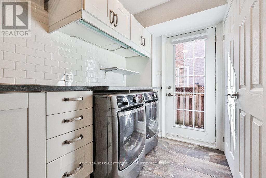 












2764 ROSEWOOD LANE

,
Oakville,




Ontario
L6J7M3

